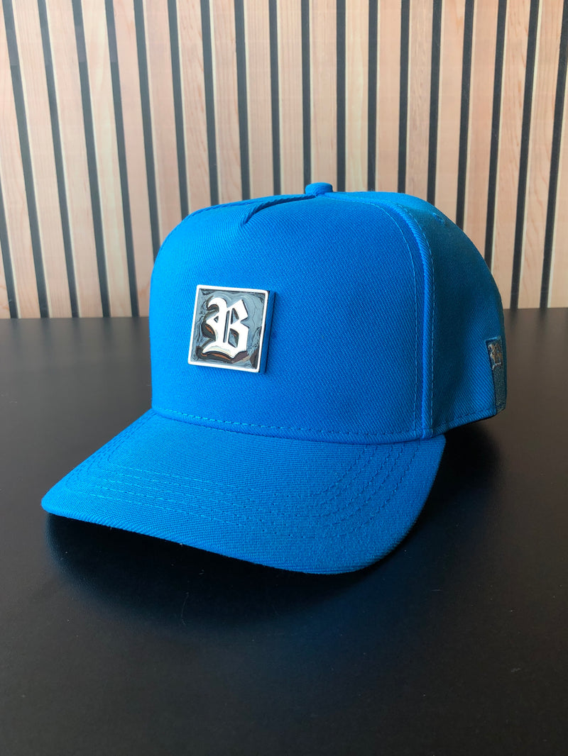 Boné Snapback Azul Celeste Quadrado Metal Silver