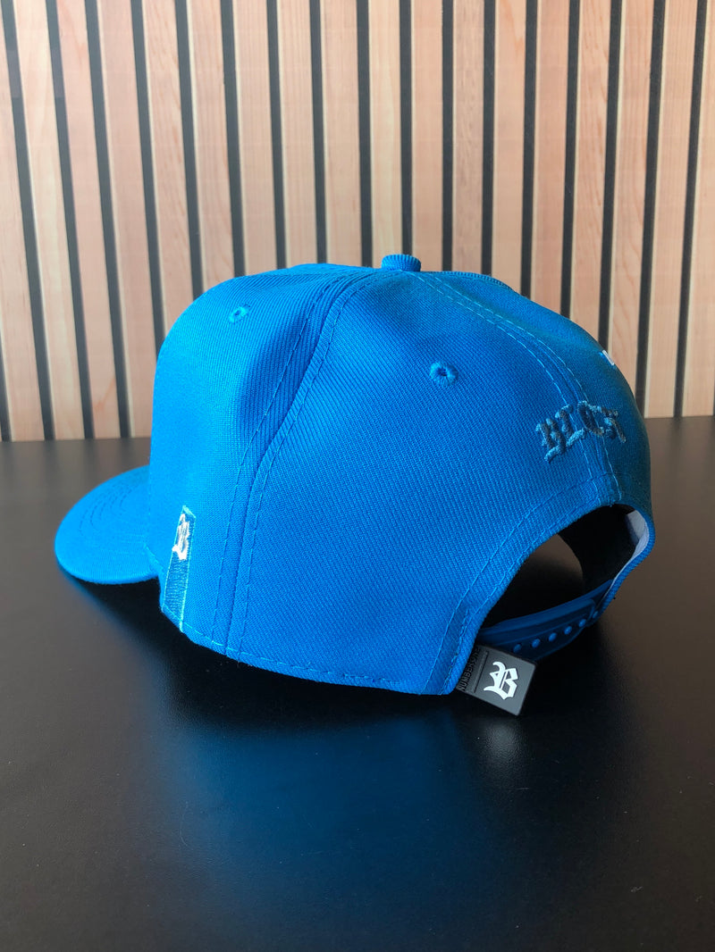 Boné Snapback Azul Celeste Quadrado Metal Silver