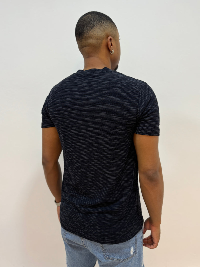 Camiseta Preta Slim Nuvens - Kreta